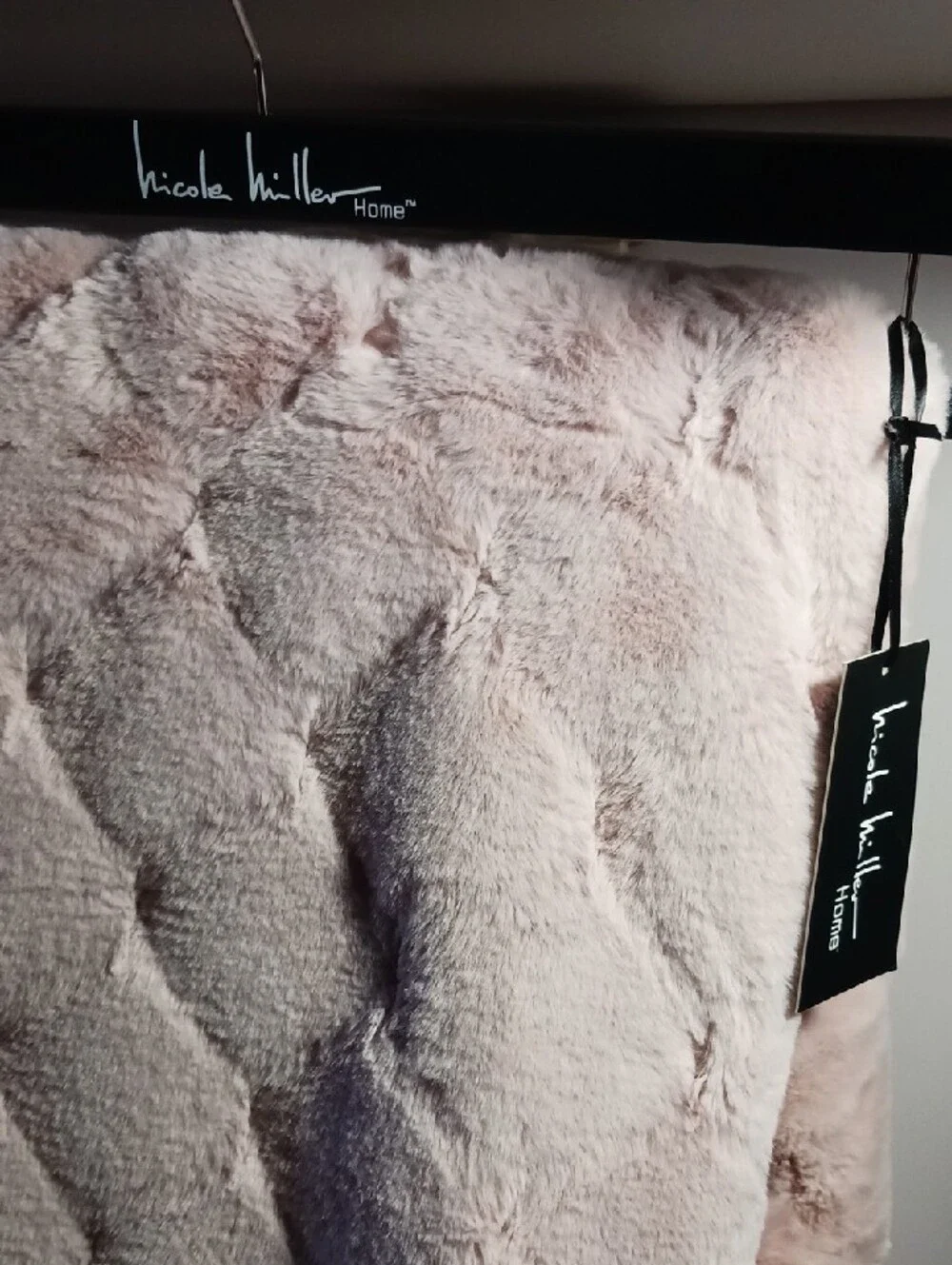 Luxurious! Nicole Miller Blush Pink  Quilted Diamond Design Plush Throw